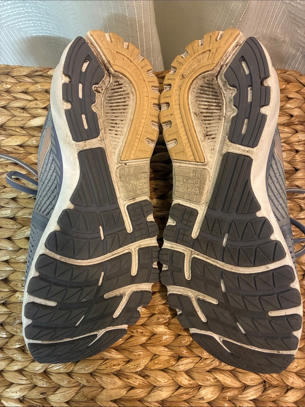 Brooks Adrenaline GTS 20 Running Shoes Lt gray Women’s Sz 10 - Picture 7 of 8